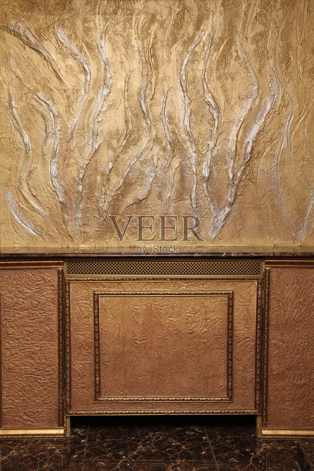 墙壁被漆成金色，有不同的色调和纹理照片摄影图片