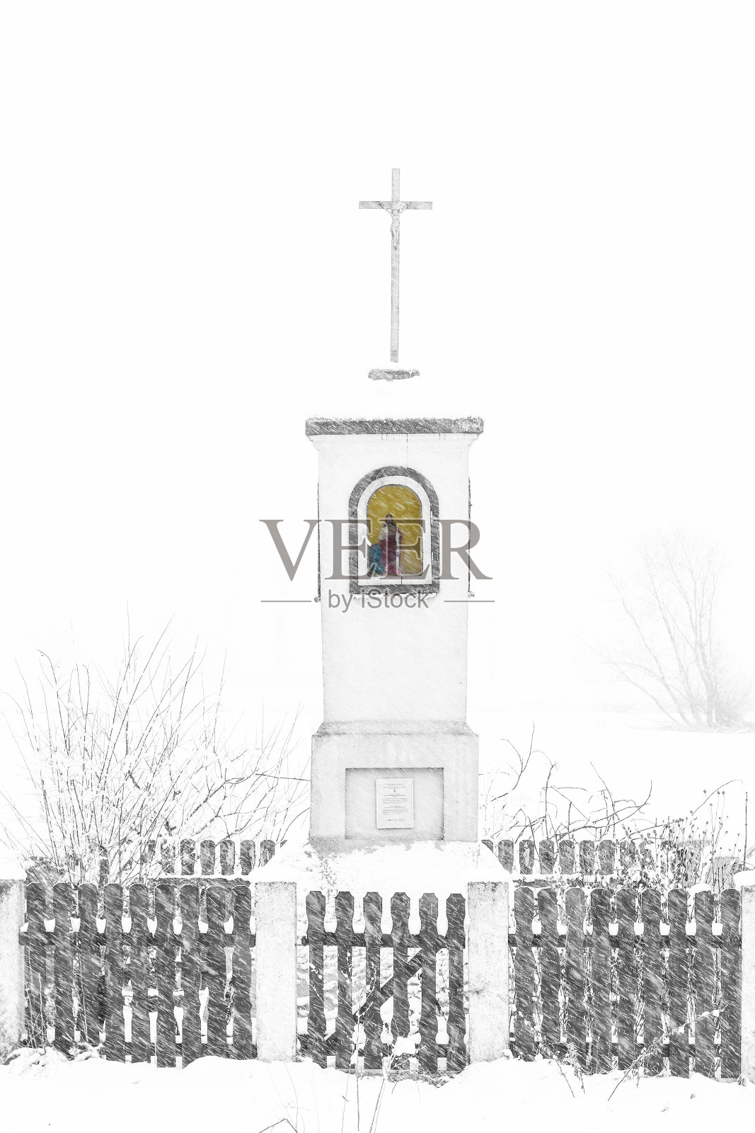 老路旁的圣地照片摄影图片