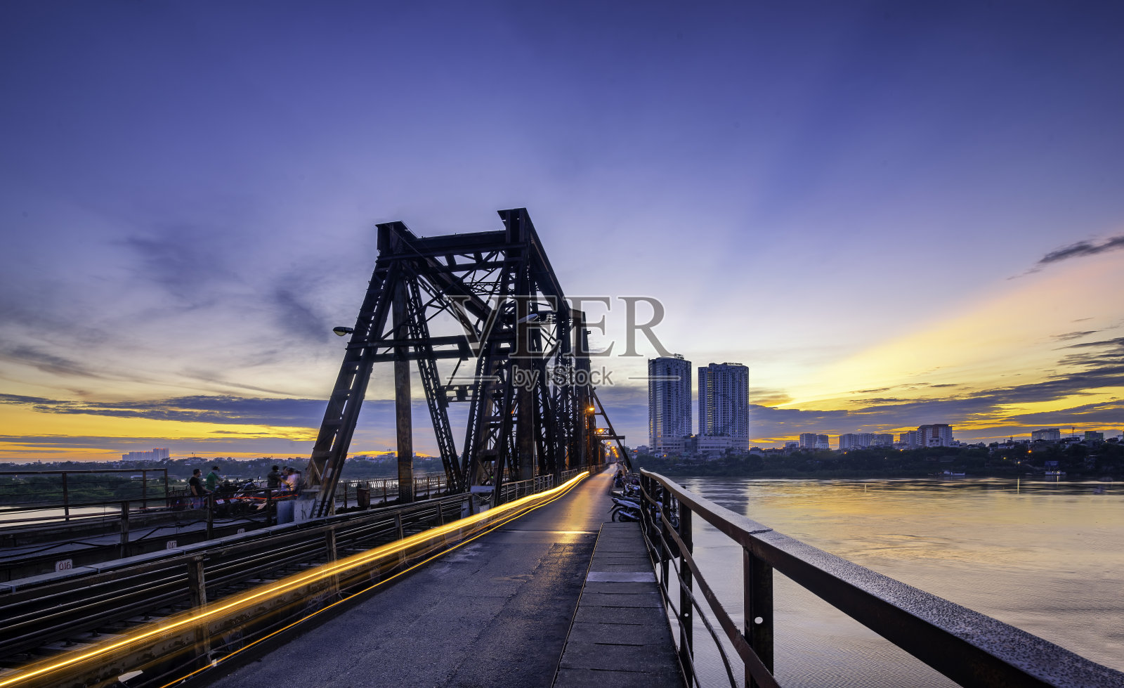 龙边桥建于1989年至1902年法国占领期间。虽然这座桥是由法国人设计的，但它是由越南工人直接建造的照片摄影图片