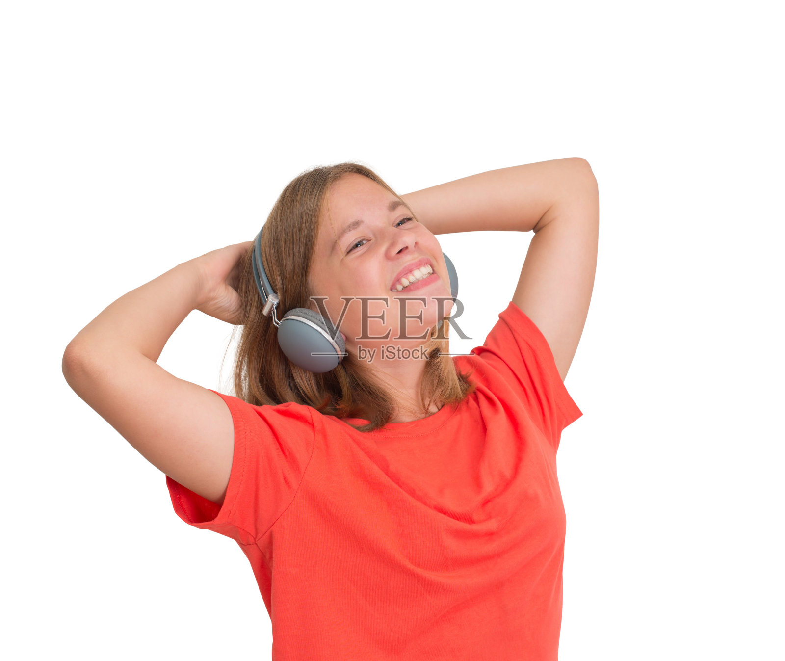 十几岁的女孩听音乐在耳机隔离上的白色照片摄影图片