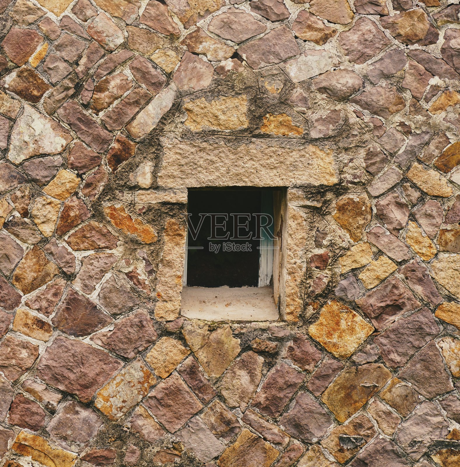 石头房子的窗户照片摄影图片
