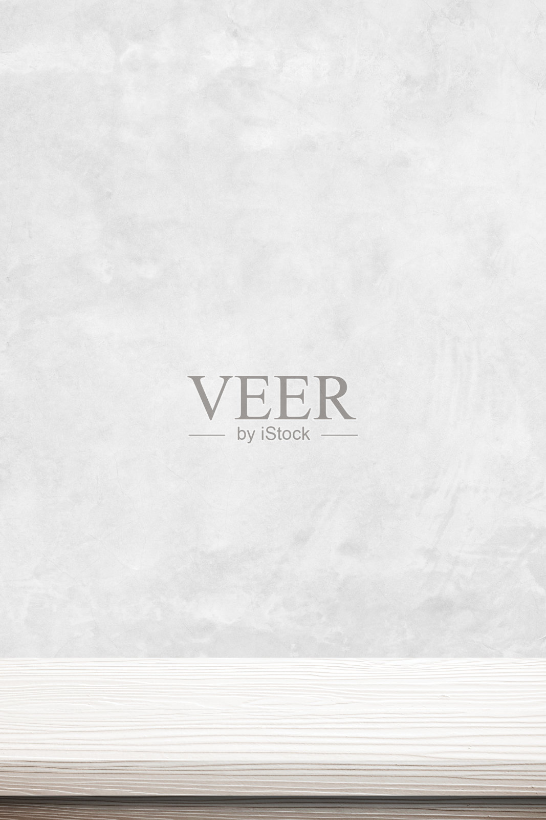 垂直的白色木桌和厨房的白色墙背景，木制货架，柜台的食品和产品展示在房间背景，白色木制桌面，桌面横幅，模型，模板照片摄影图片