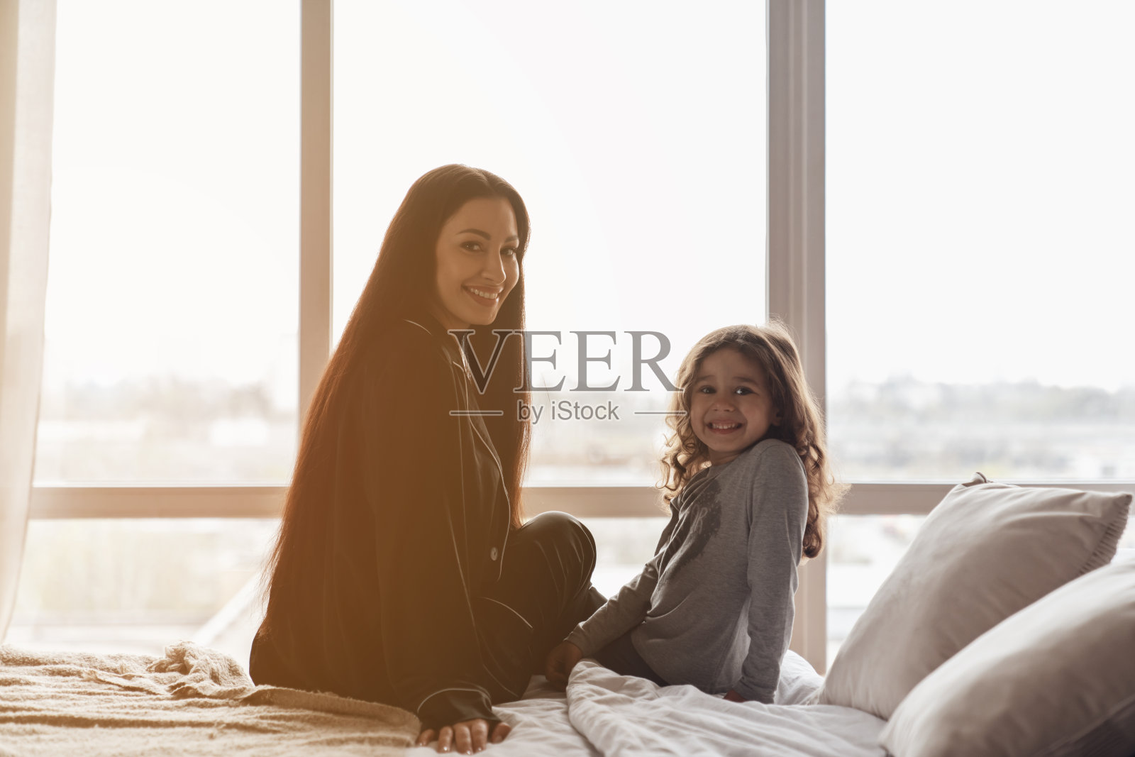 妈妈和女儿照片摄影图片