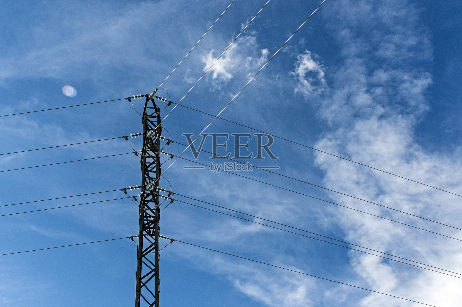 电力塔在农村照片摄影图片