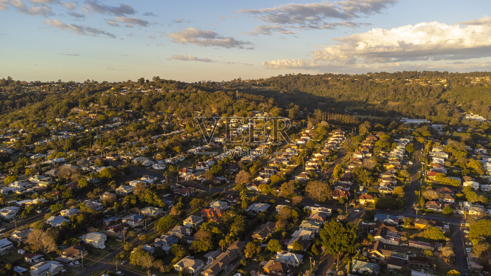 郊区日落鸟瞰图照片摄影图片