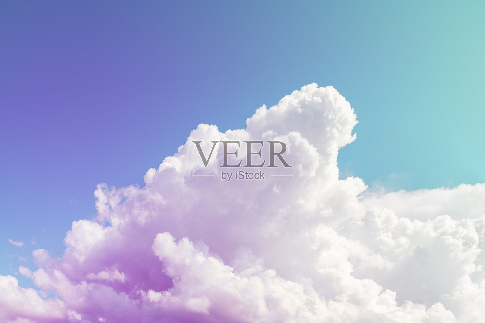 白色蓬松的云彩，背景照片摄影图片