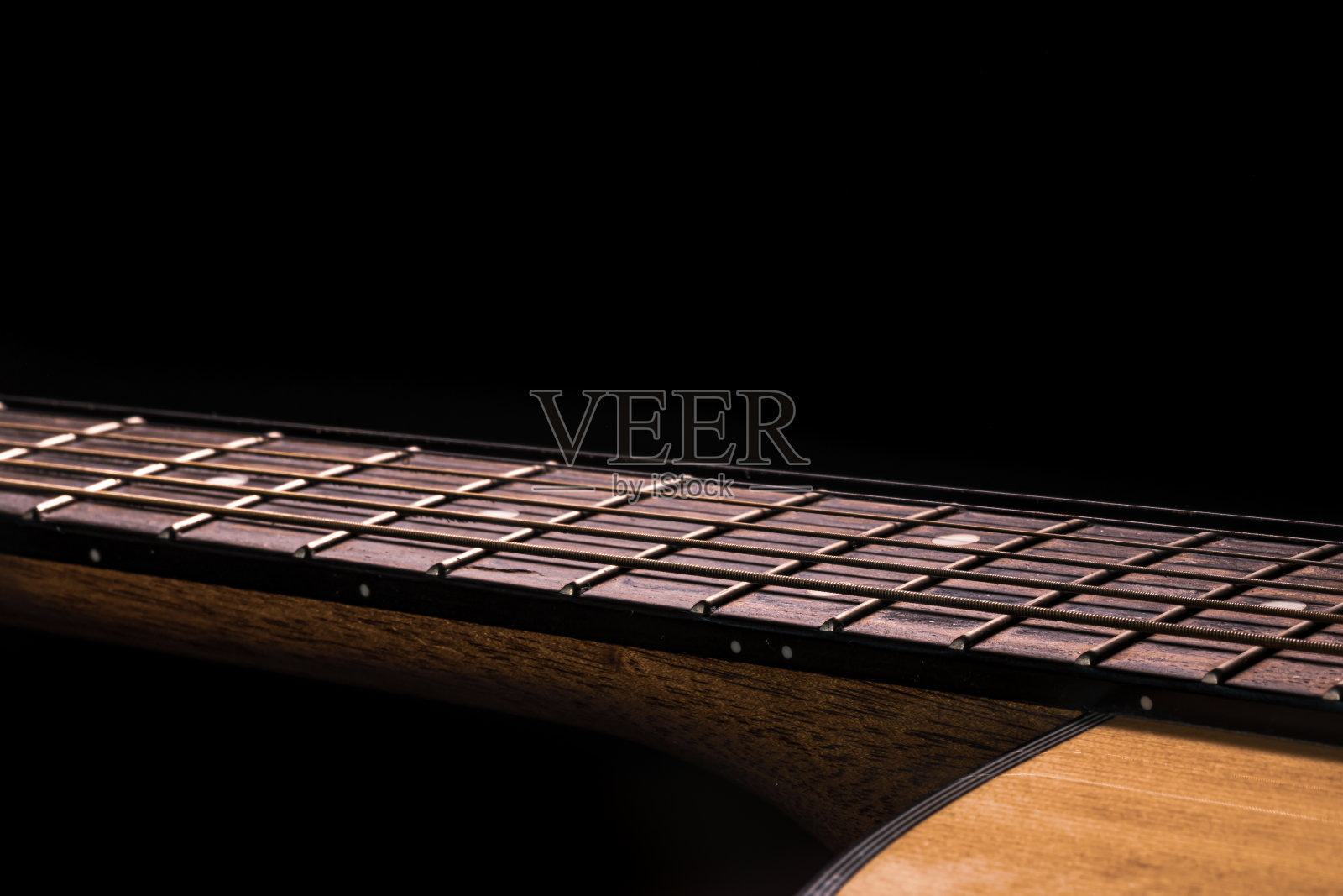 特写的原声吉他指板复制空间。照片摄影图片