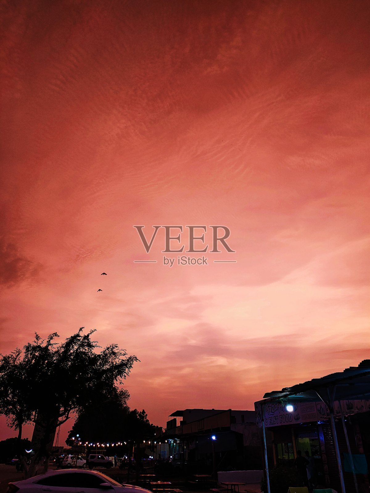 红色的天空照片摄影图片