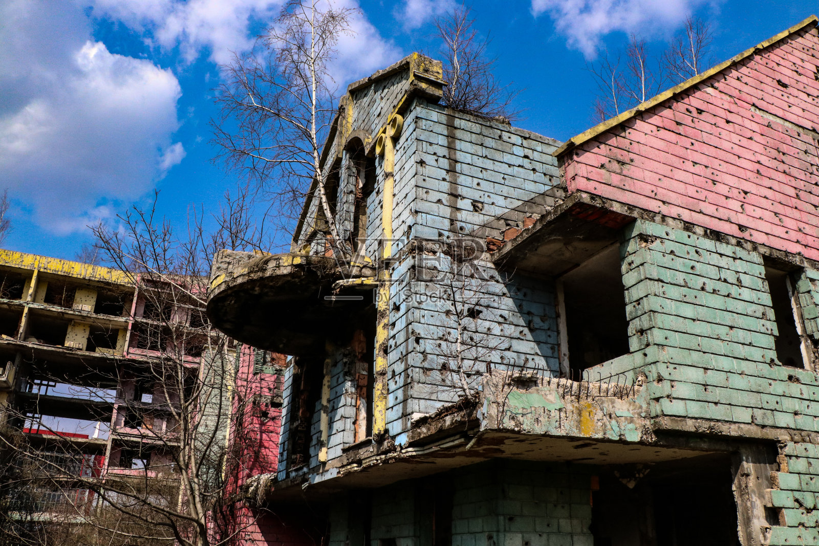 萨拉热窝的废弃酒店照片摄影图片