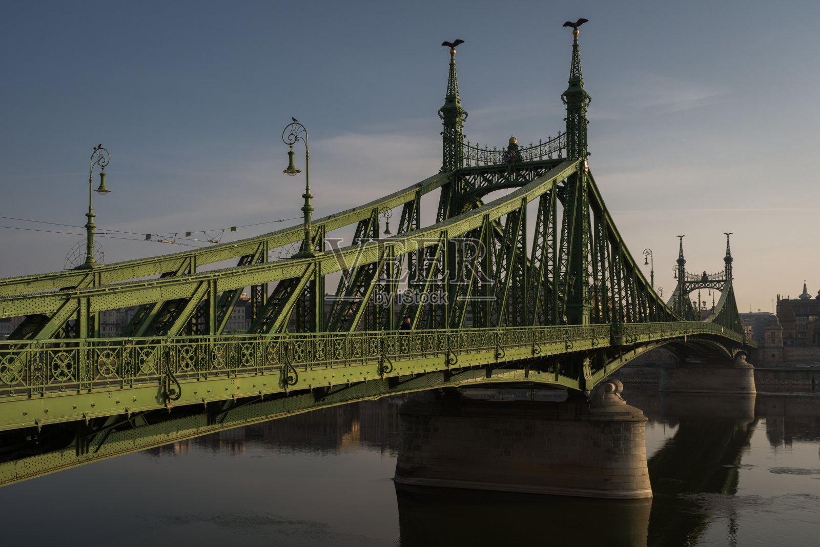 匈牙利布达佩斯的自由大桥照片摄影图片