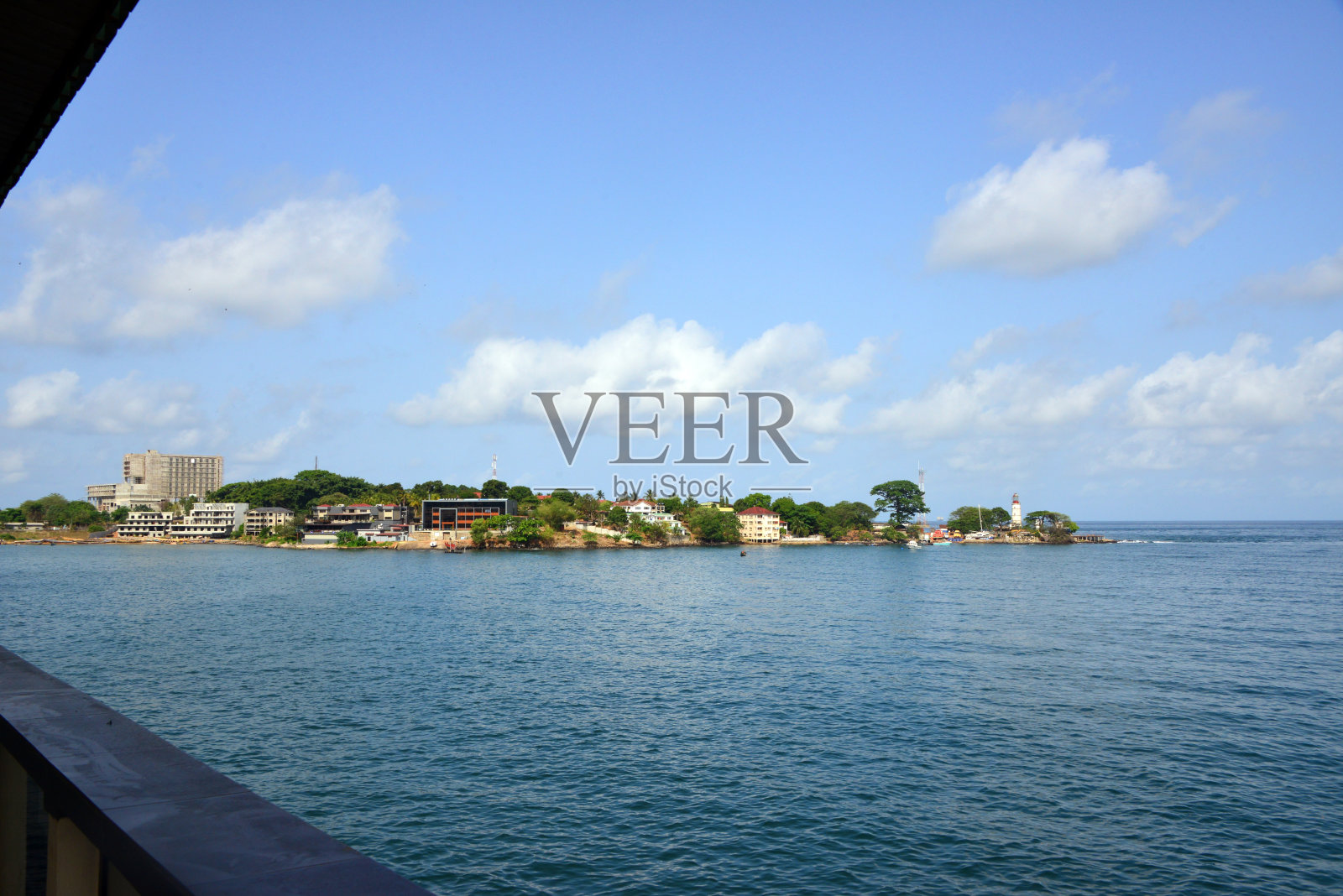 阿伯丁半岛的北海岸-曼巴角和塞拉利昂角及其灯塔，塞拉利昂弗里敦照片摄影图片