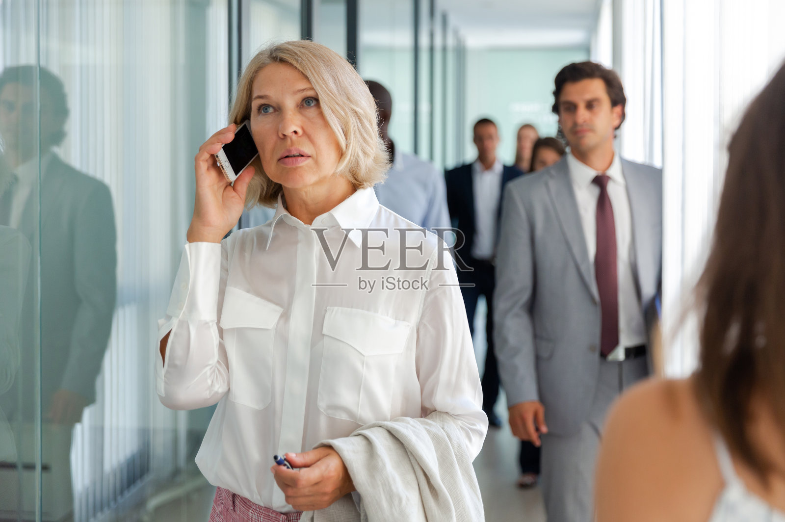 成年女商人的肖像照片摄影图片