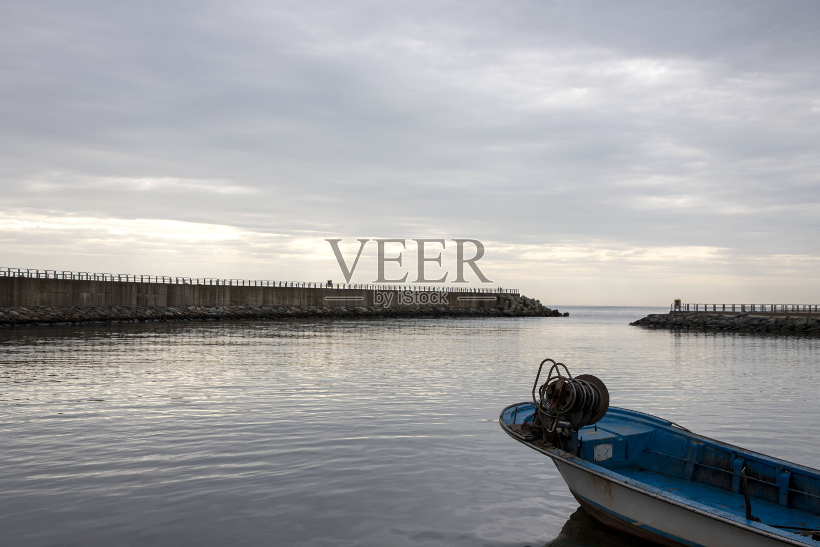 江原岛的一个小港口照片摄影图片