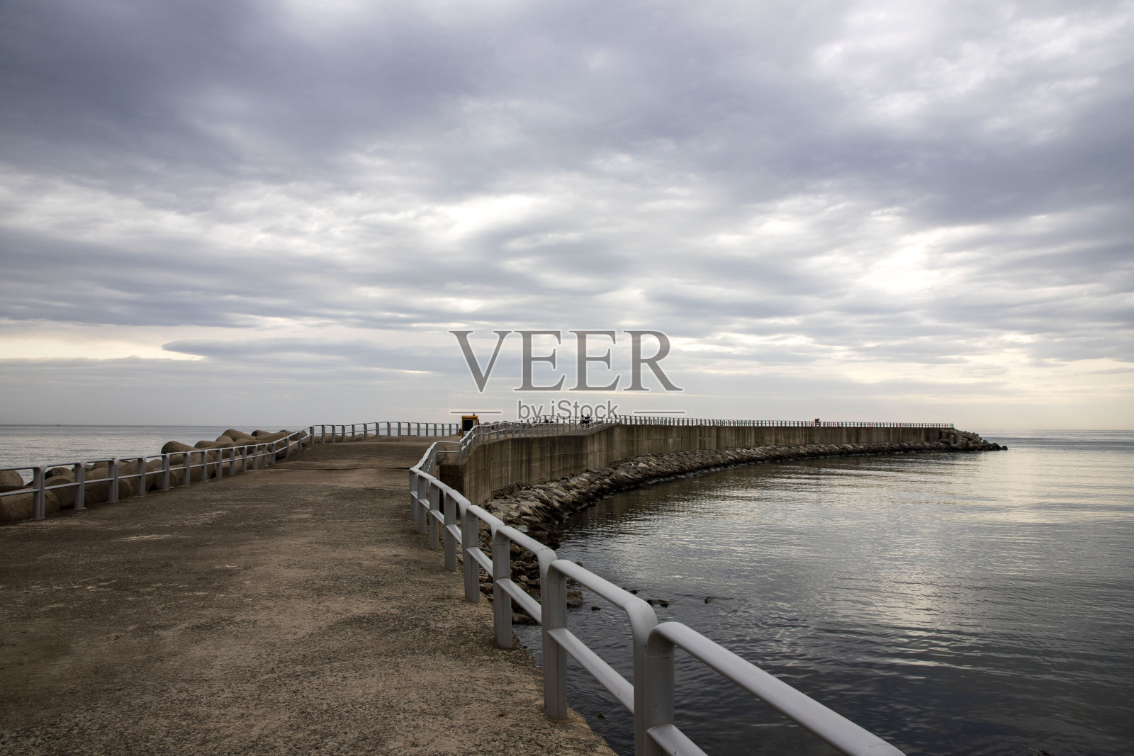 江原岛的一个小港口照片摄影图片