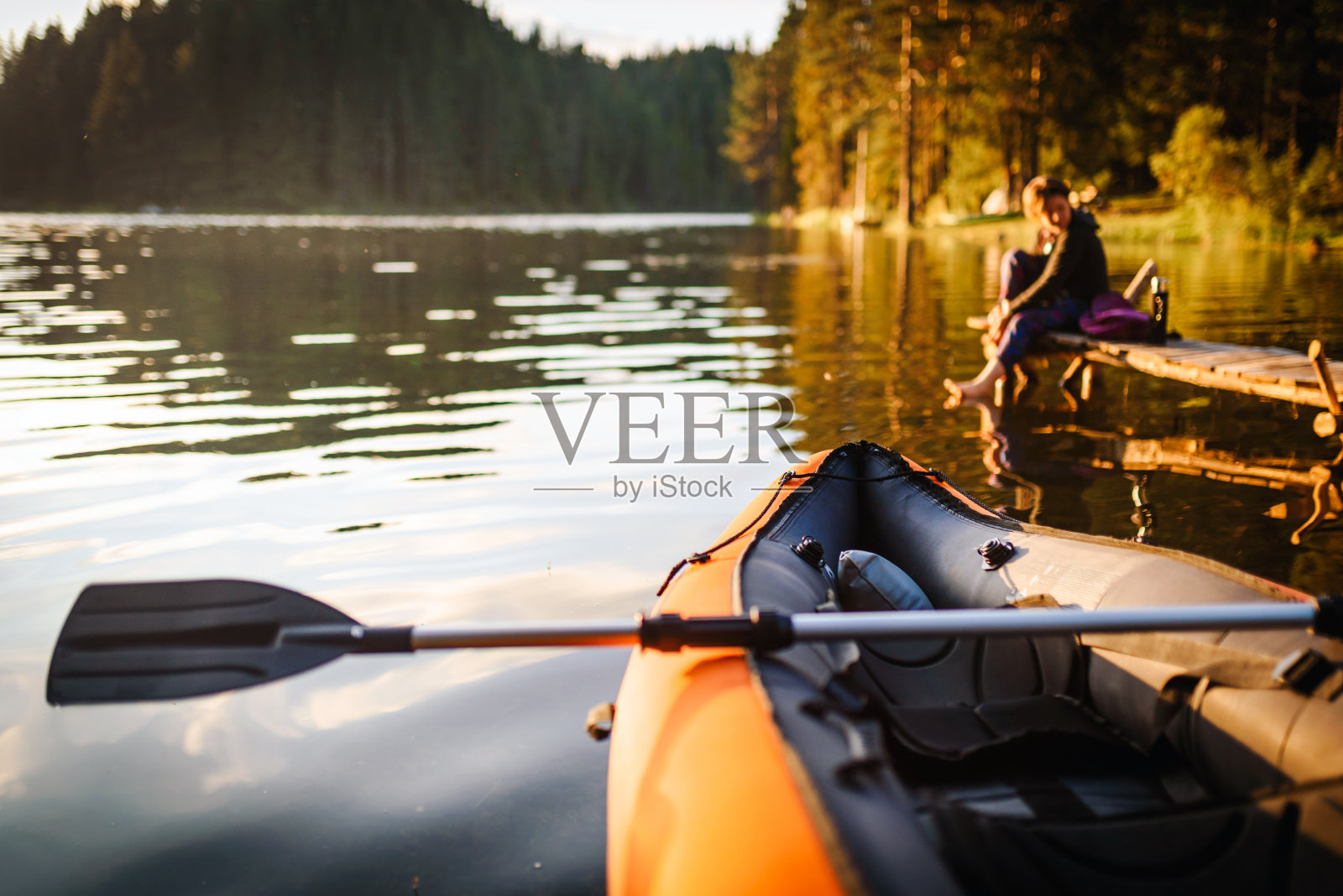 皮划艇/夏季活动。照片摄影图片