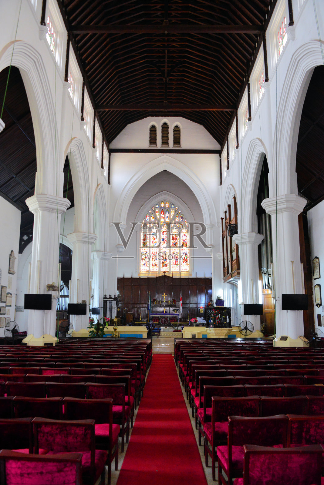 圣乔治大教堂-沿中殿看，弗里敦，塞拉利昂照片摄影图片