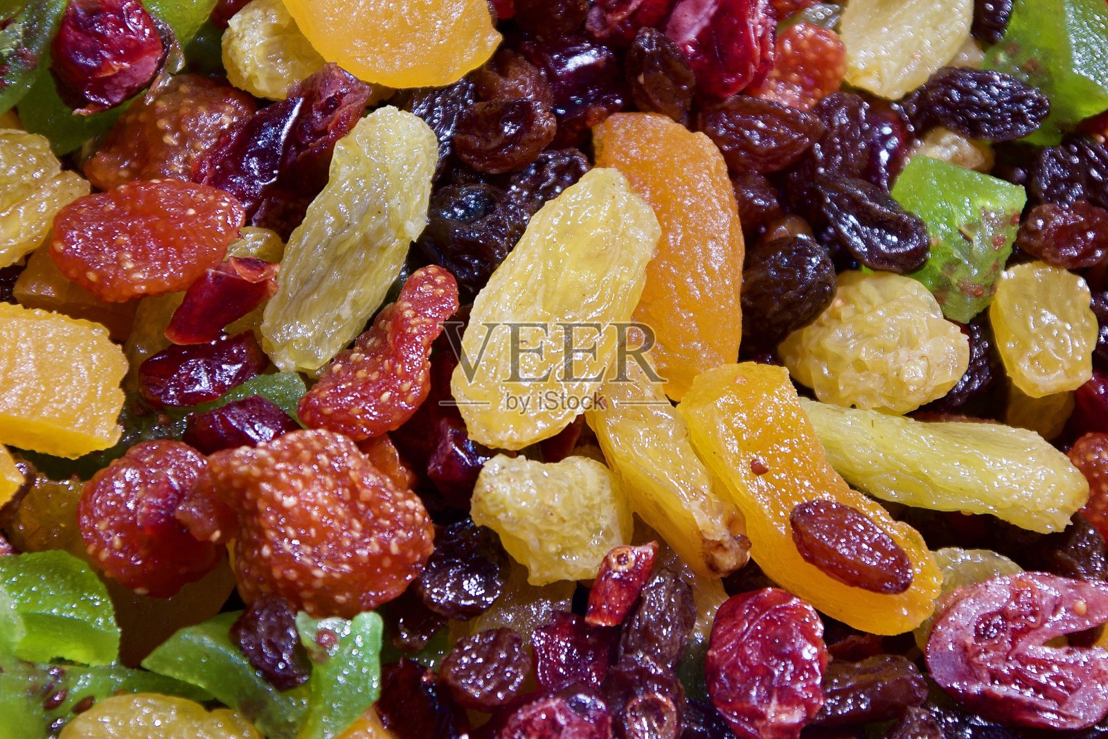 在朗姆酒中进行混合干果发酵，用于蛋糕制作过程中，有足够的空白复制空间供背景文字引用使用照片摄影图片