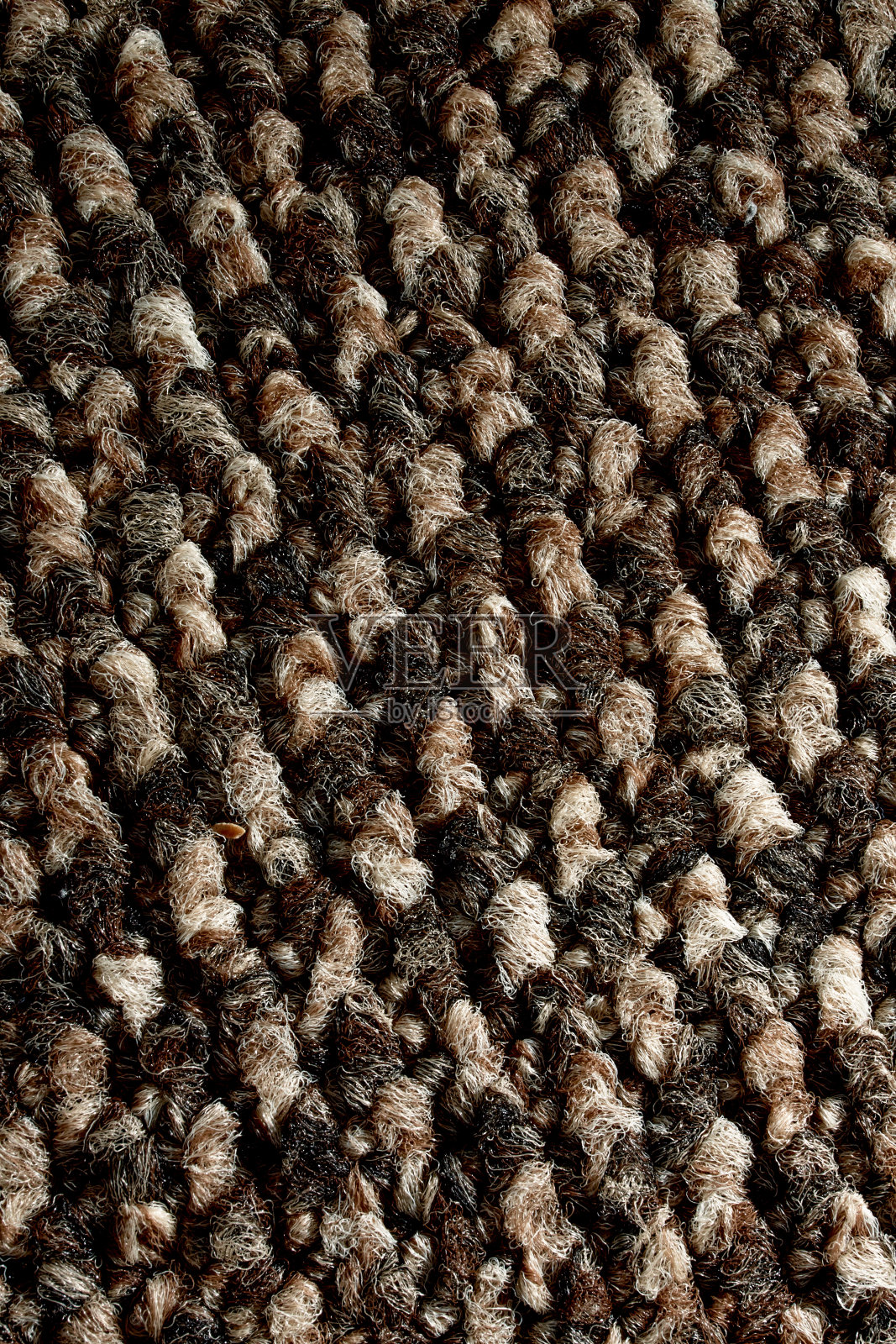 棕色特写地毯。米色。垂直拍摄。纹理。抽象的背景。斜条纹。纺织材料。人造地板。样本。副本的空间。乡村风格。内部模式照片摄影图片