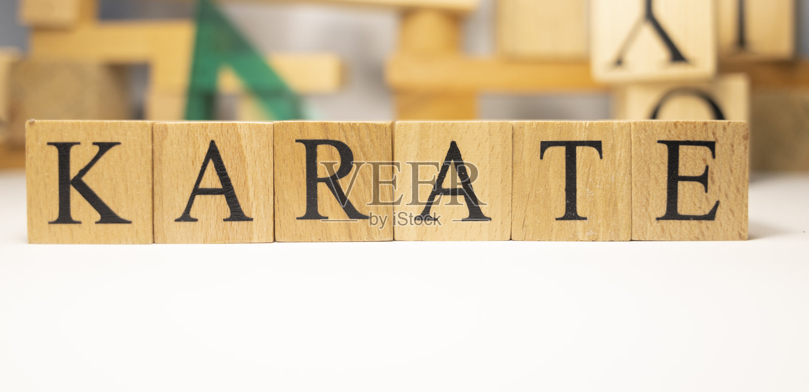 空手道是用木质立方体制作的。体育和奥运会。照片摄影图片