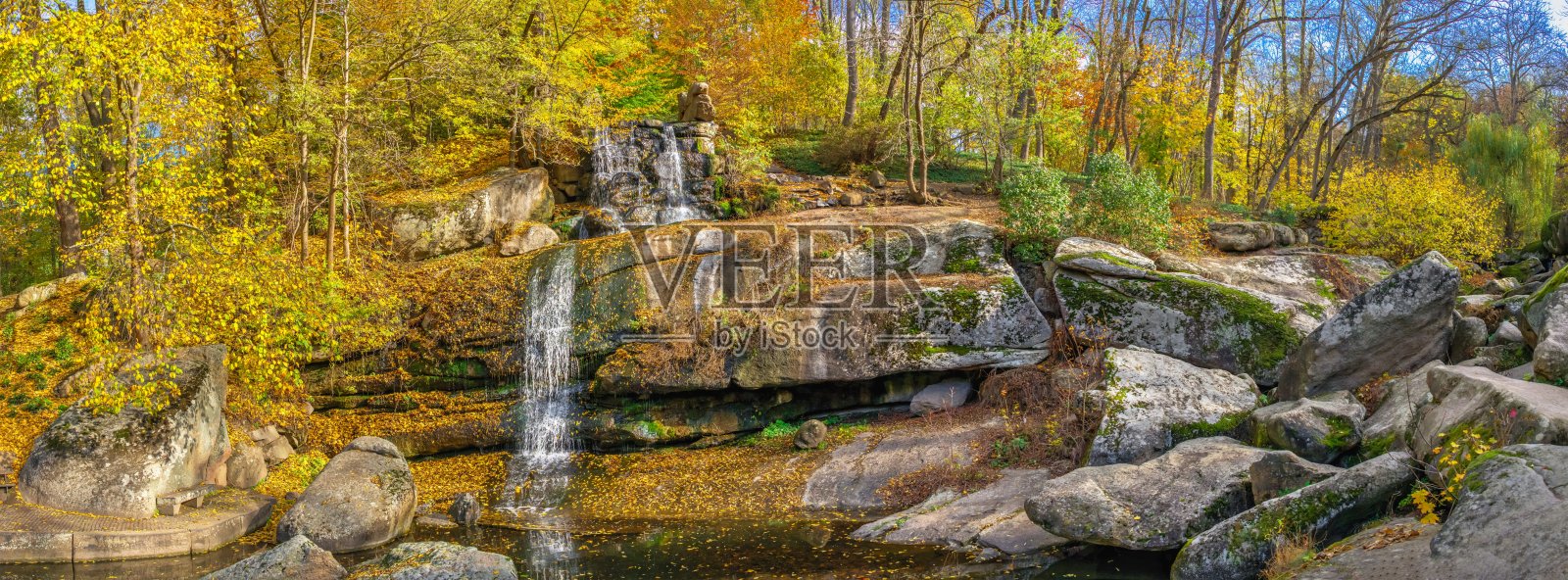 苏菲耶夫斯基植物园的瀑布。乌曼,乌克兰照片摄影图片