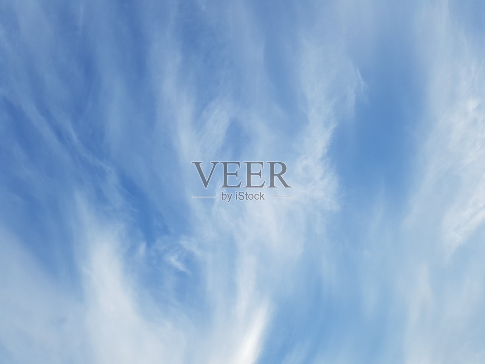 蓝天中纤细的卷云照片摄影图片