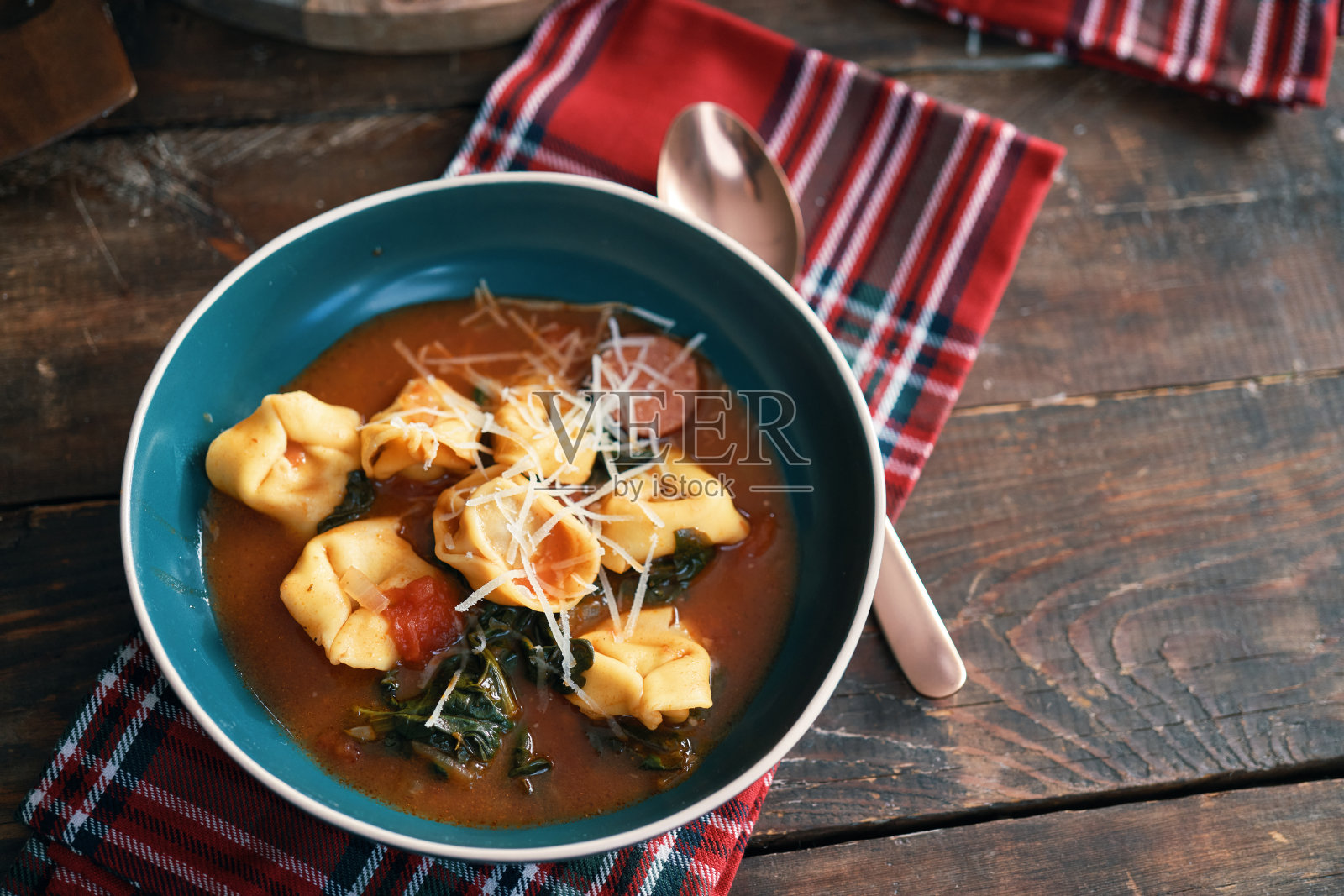 托斯卡纳的饺子汤照片摄影图片