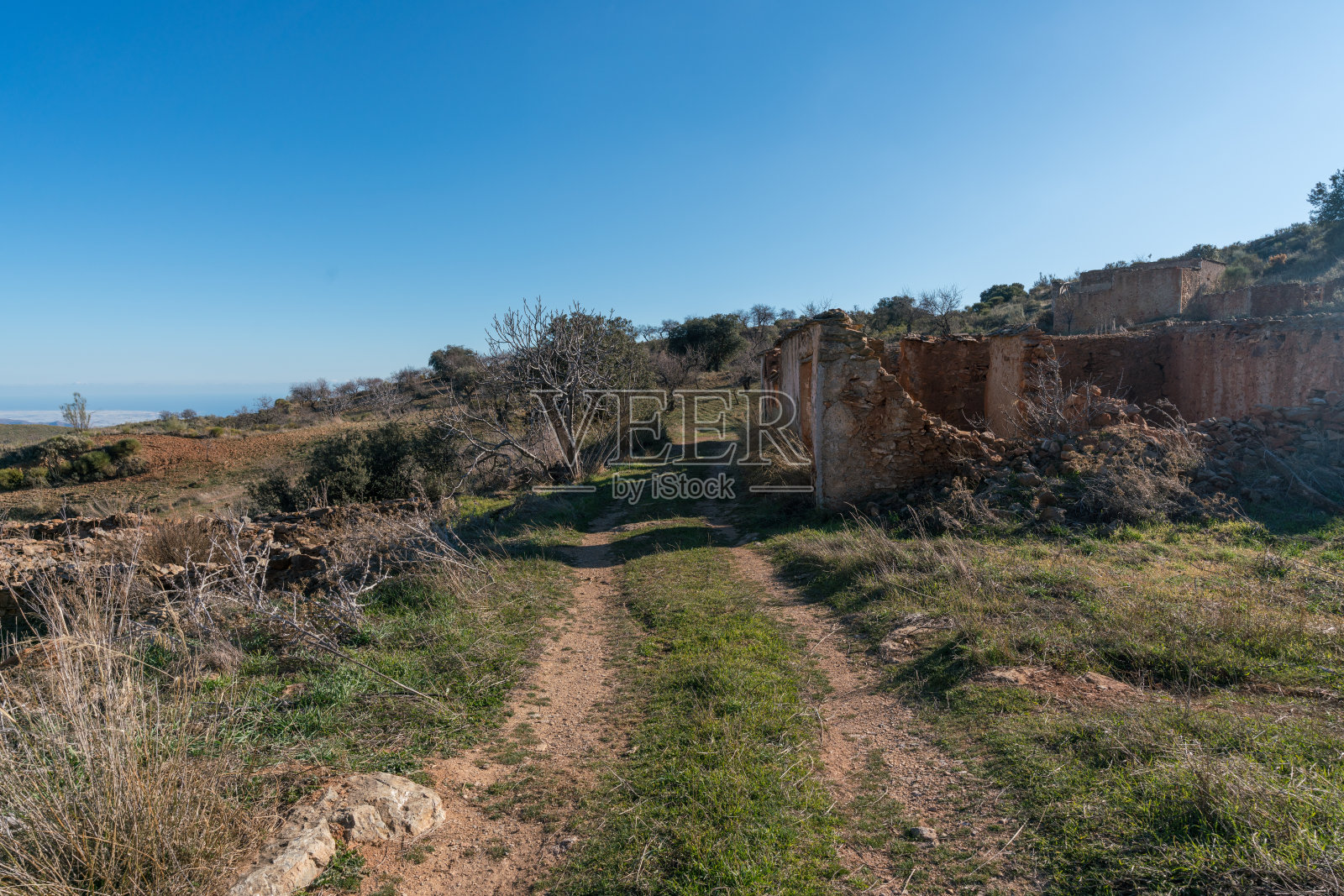 山上的土路照片摄影图片