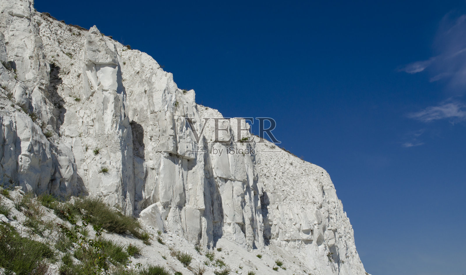 古老的白垩山脉映衬着蓝天。自然粉笔矿业照片摄影图片