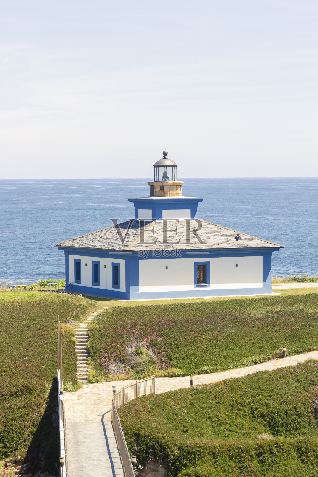 里巴迪奥灯塔，位于西班牙加利西亚的潘查岛。照片摄影图片