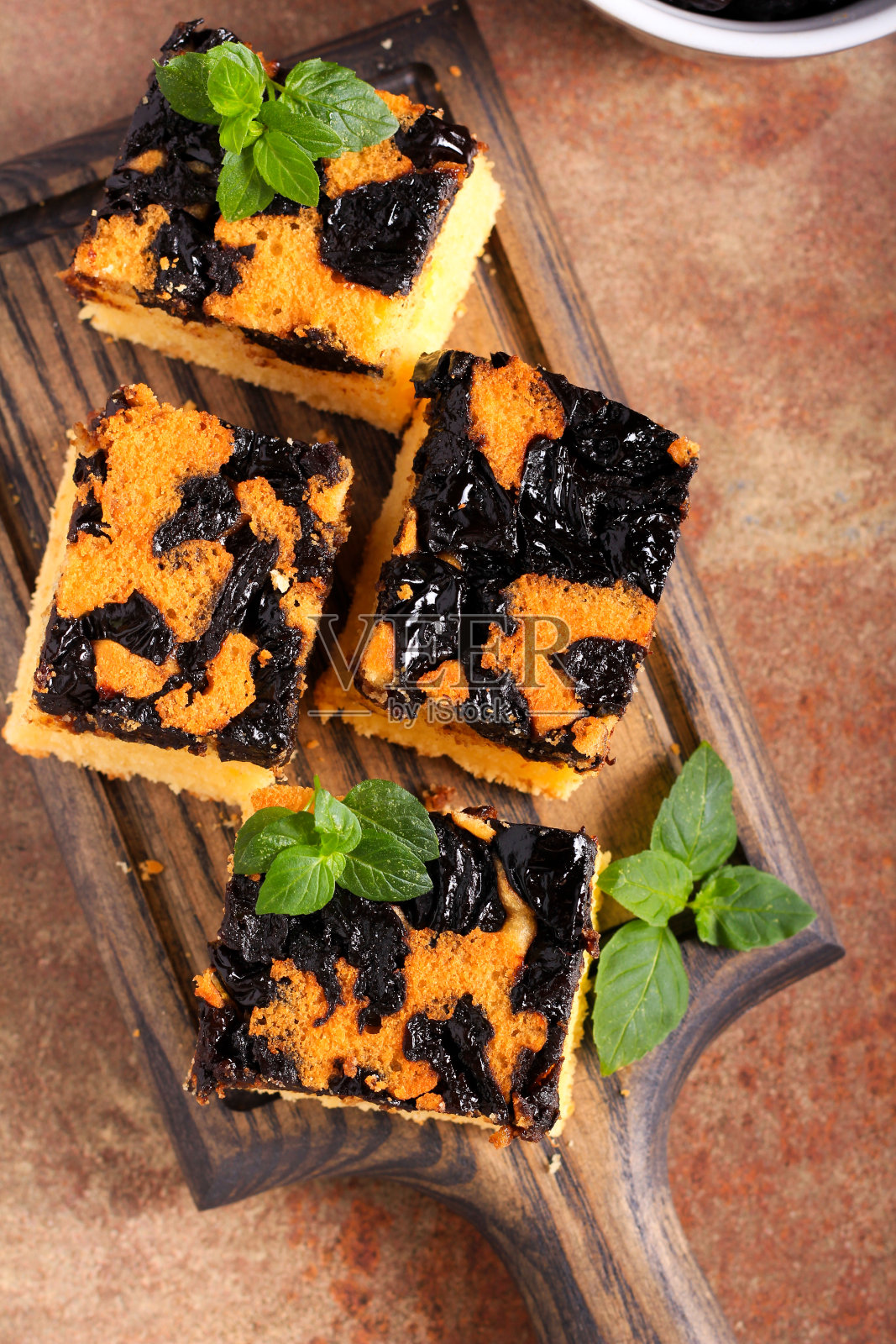 修剪蛋糕,切照片摄影图片