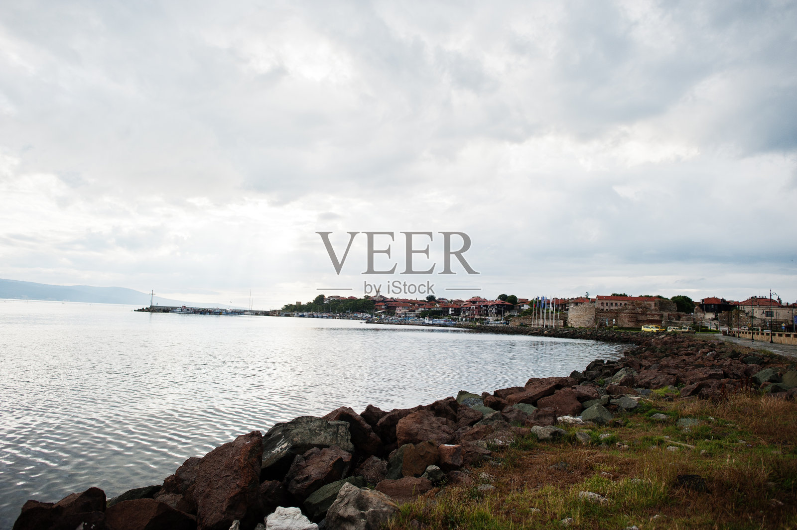 保加利亚内塞巴尔海岸的日出。照片摄影图片