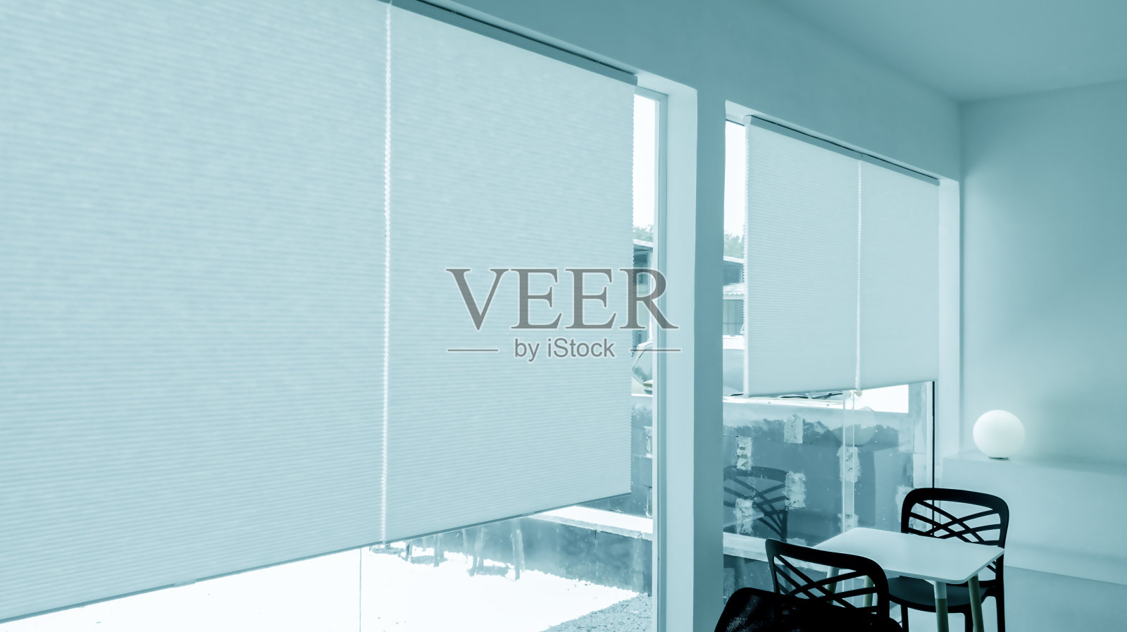 简洁现代的白色百叶窗室内装饰设计照片摄影图片