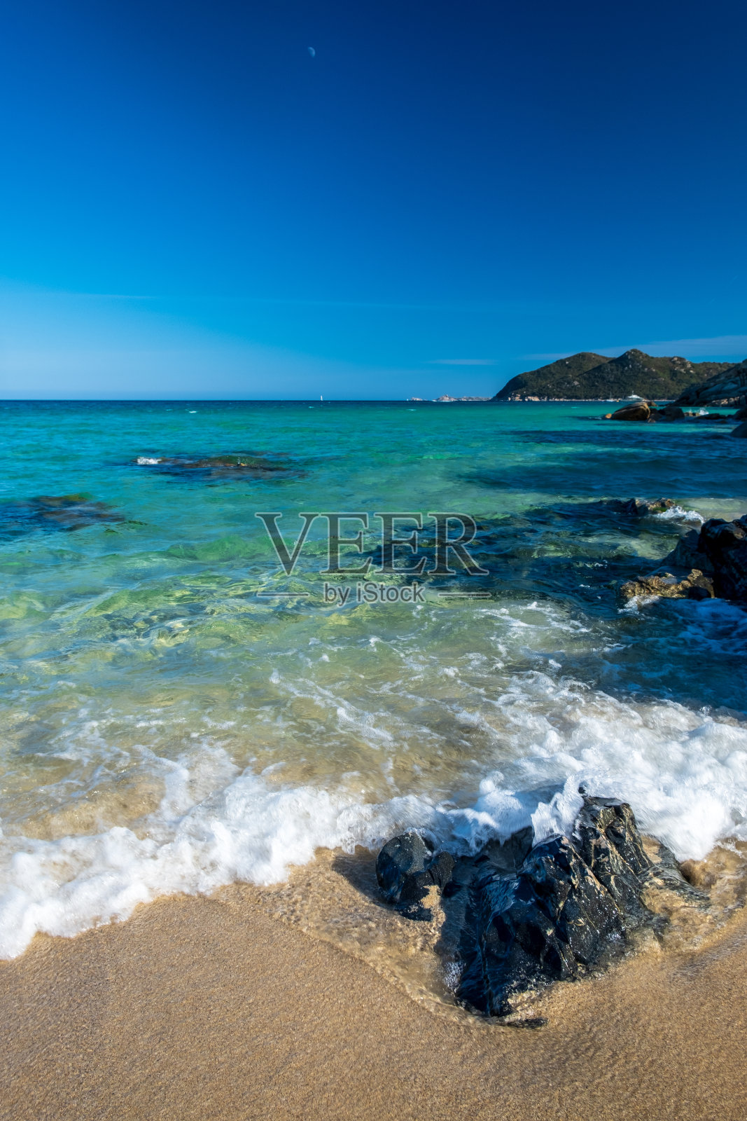 撒丁岛的卡拉蒙特图尔诺，夏日照片摄影图片