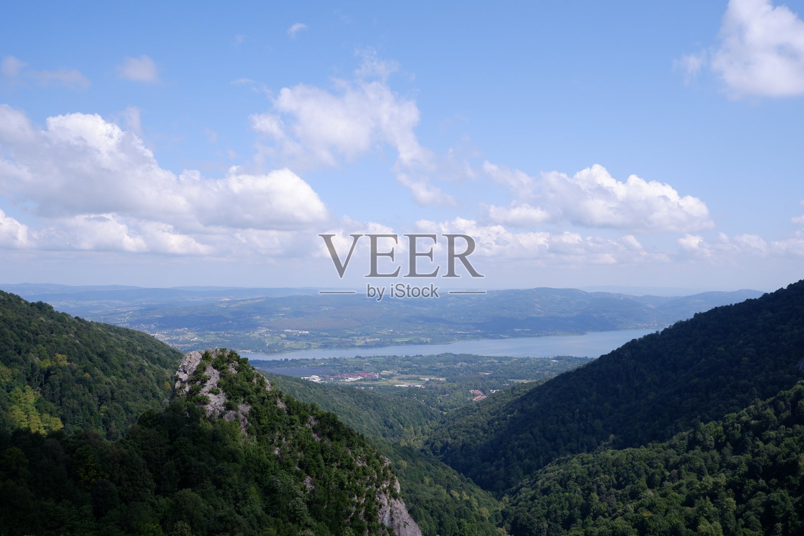 欣赏令人惊叹的山谷、自然和湖泊照片摄影图片