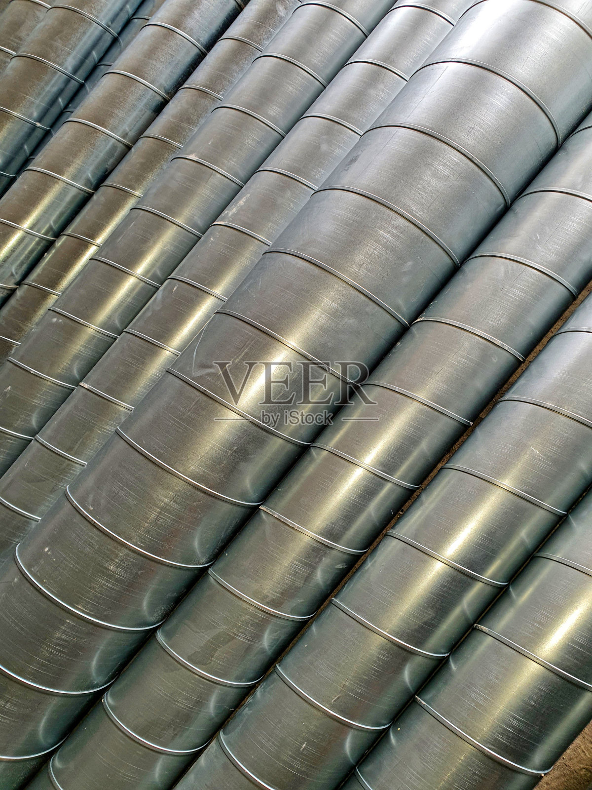 建筑工地上的通风管道照片摄影图片