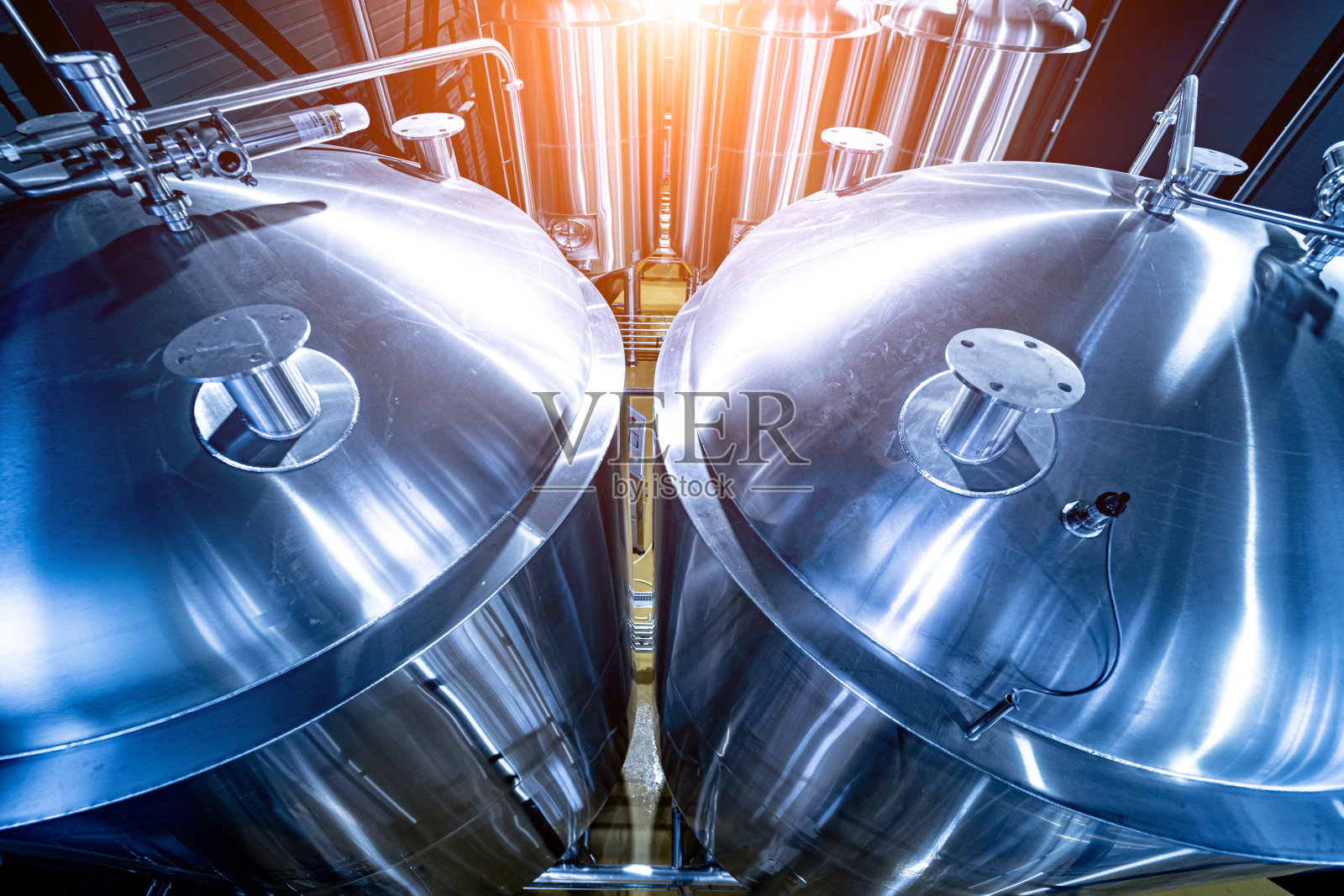 私人啤酒厂的精酿啤酒设备照片摄影图片