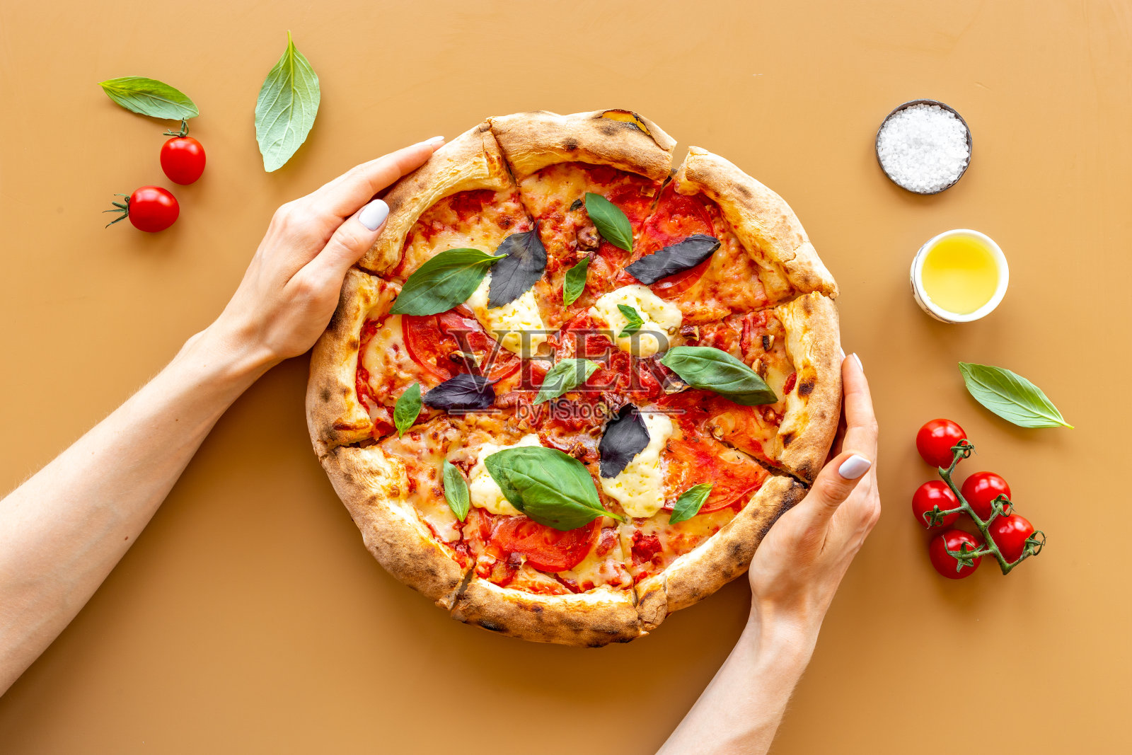 意大利披萨玛格丽塔，俯视图照片摄影图片