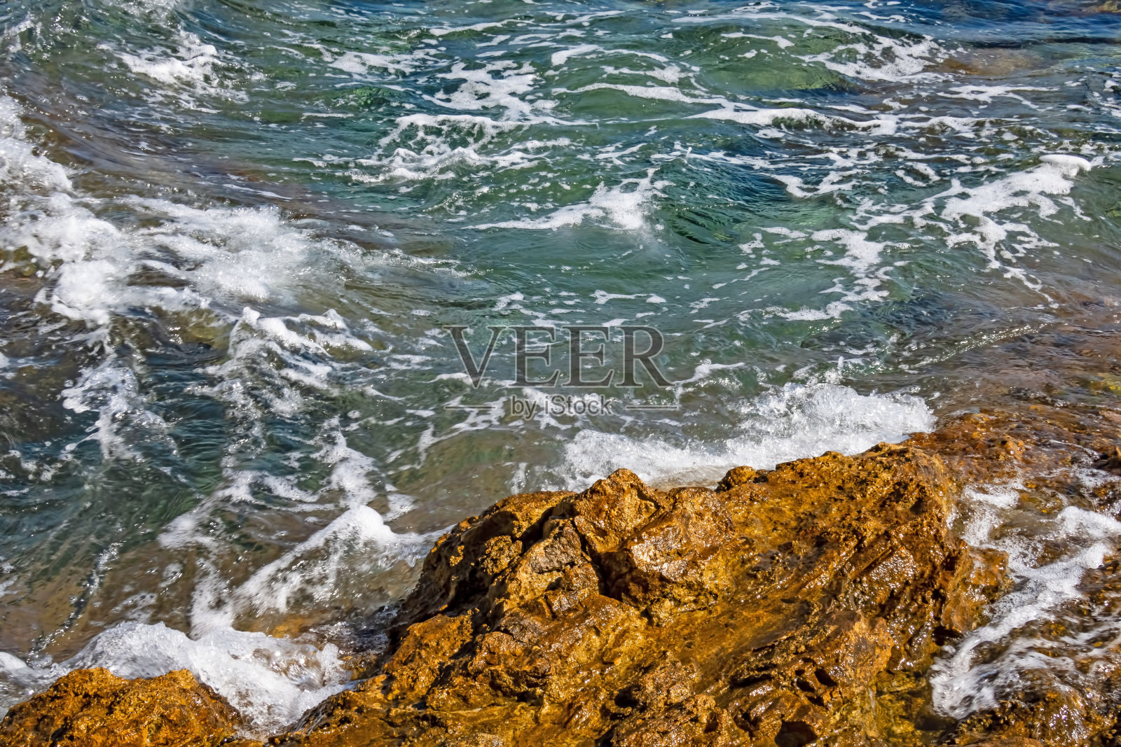 爱琴海清澈湛蓝的海水照片摄影图片
