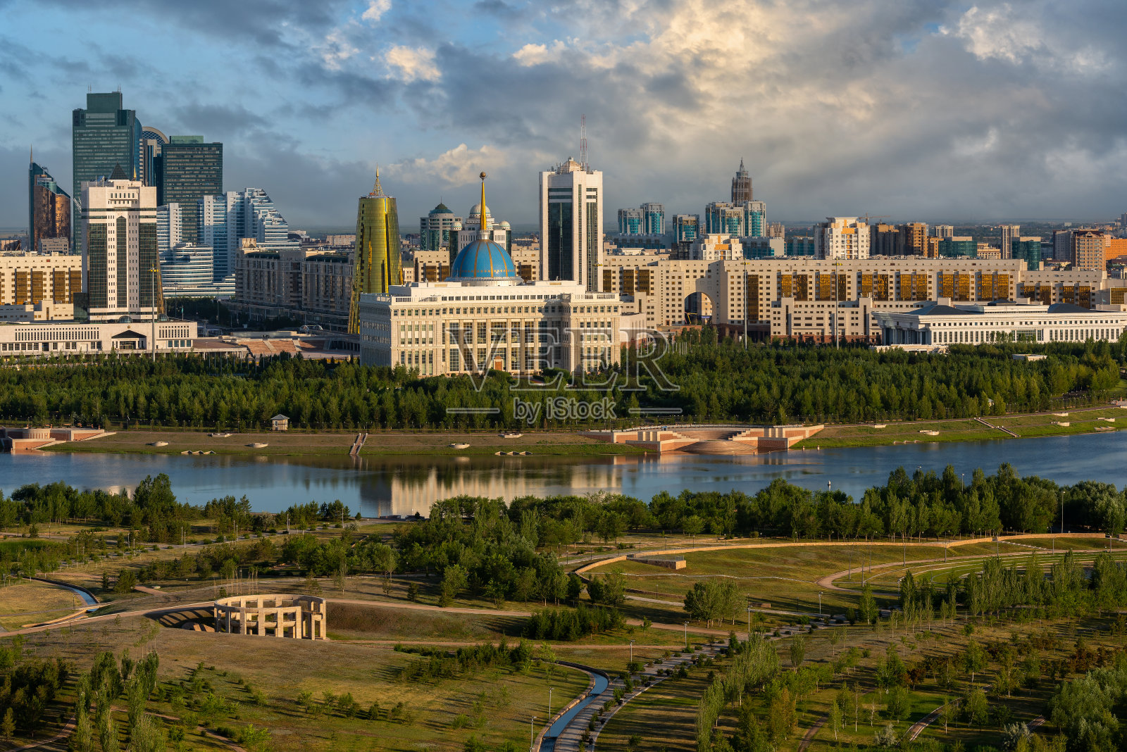 努尔苏丹城的中心部分照片摄影图片