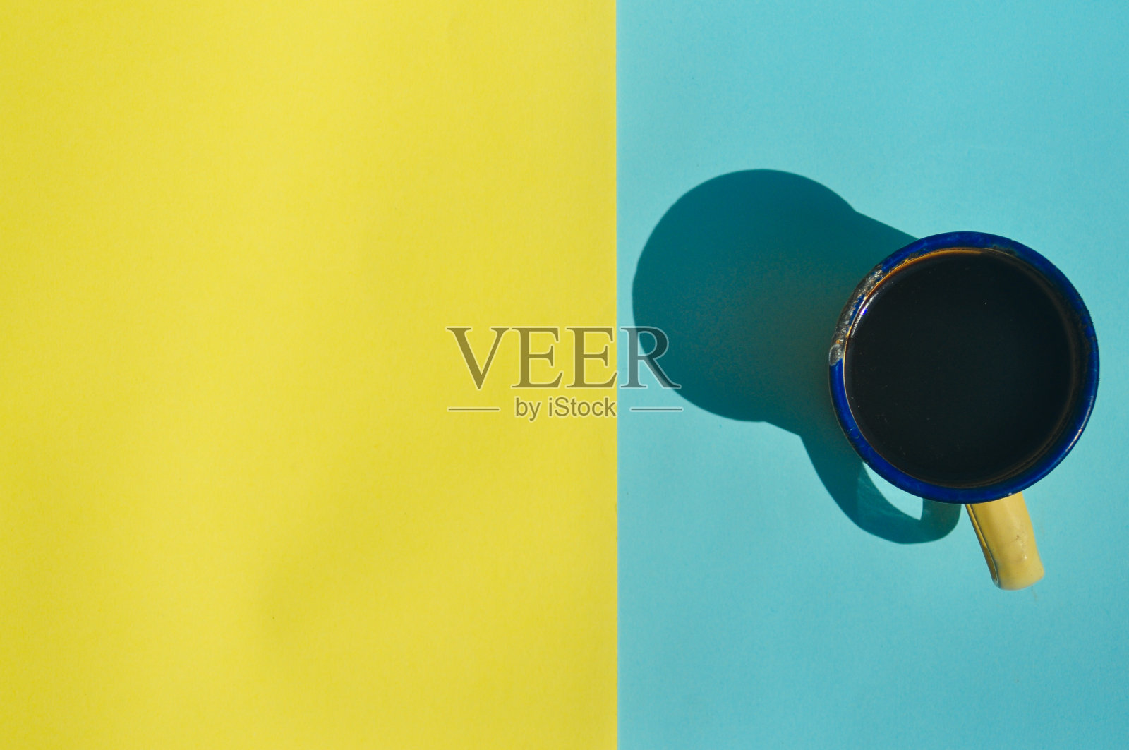 早晨喝咖啡照片摄影图片