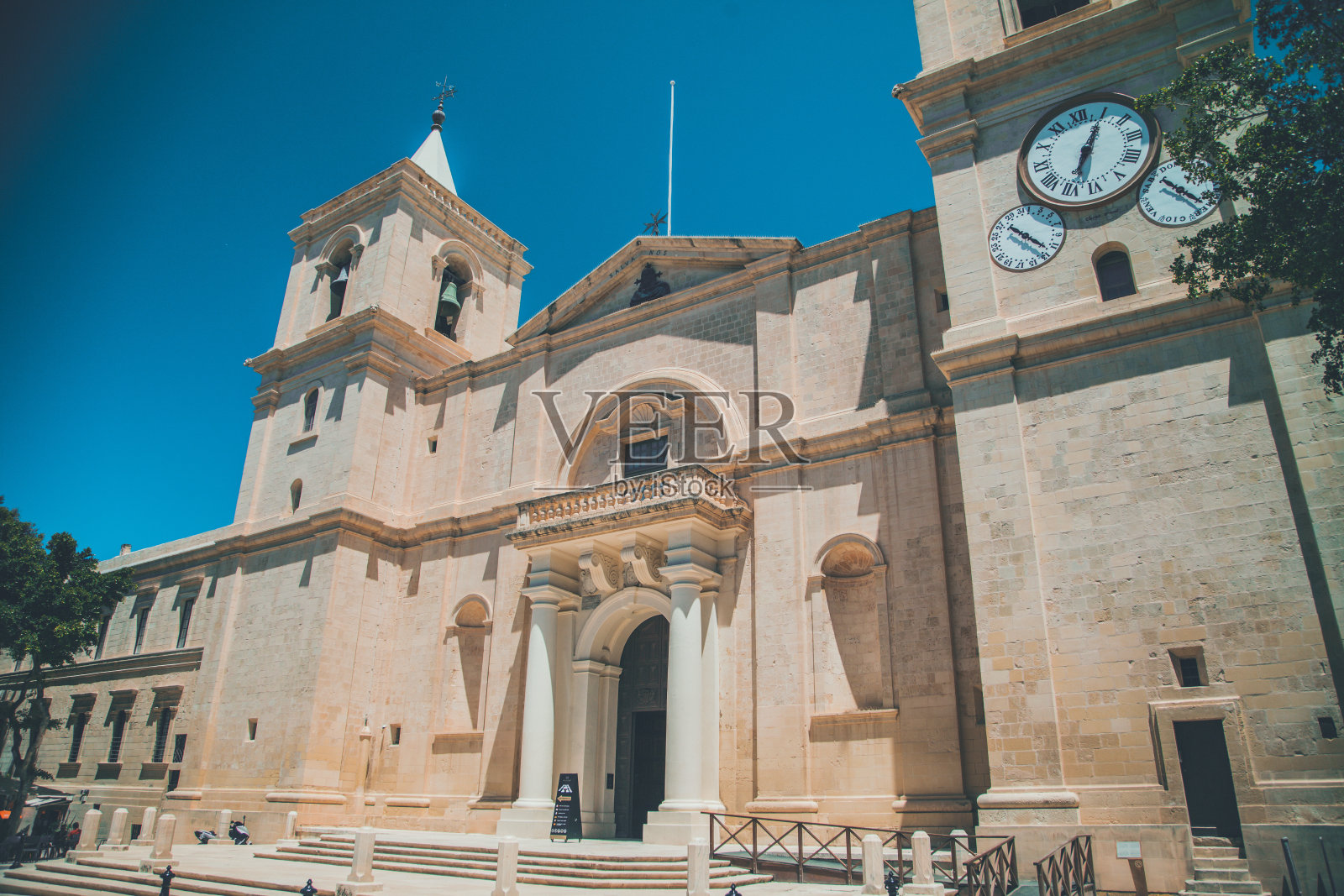 马耳他首都瓦莱塔周围的景色照片摄影图片