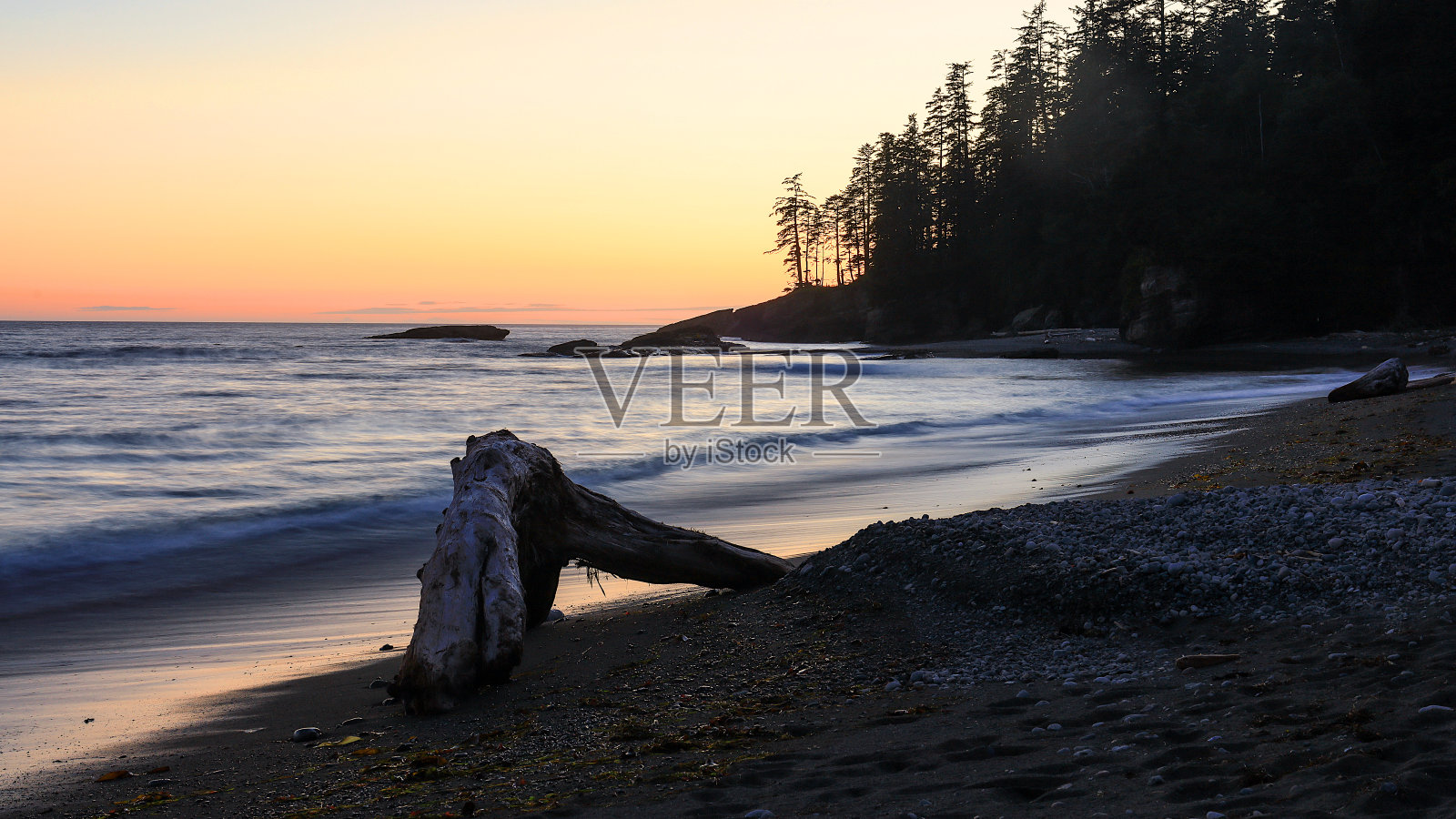 西海岸步道沿线太平洋海岸的绚丽日落照片摄影图片
