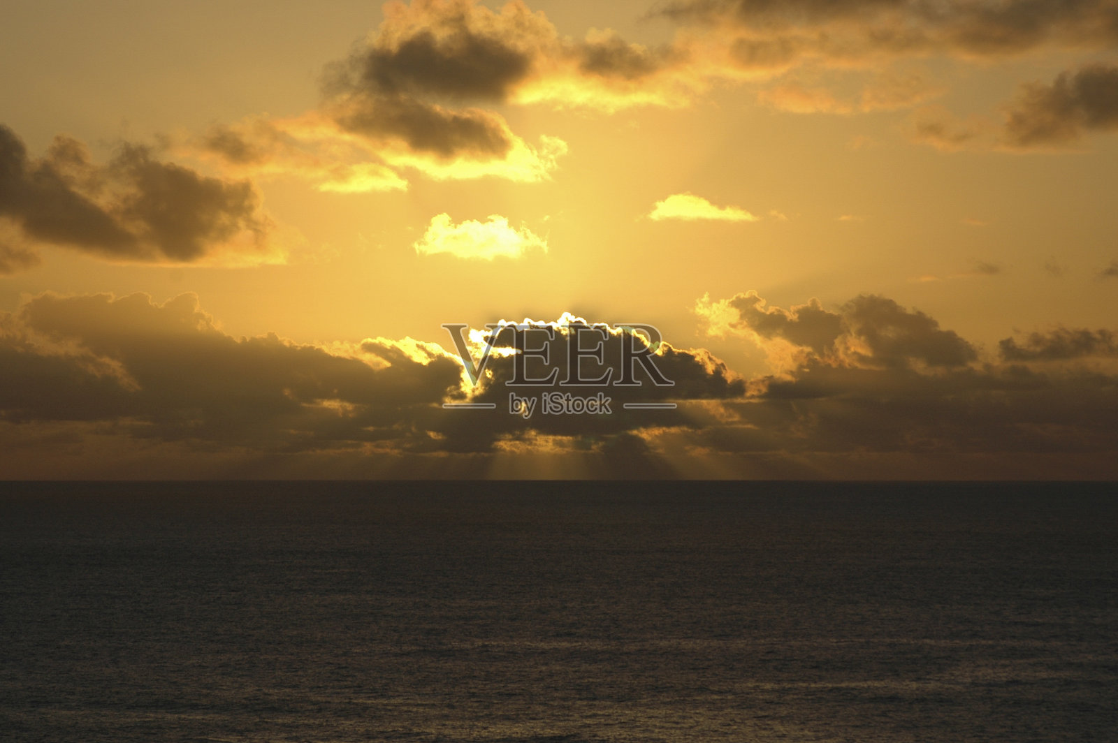 地中海海岸的日落照片摄影图片