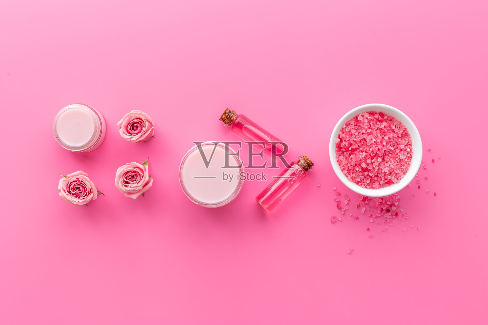 玫瑰精油与美容护肤产品照片摄影图片