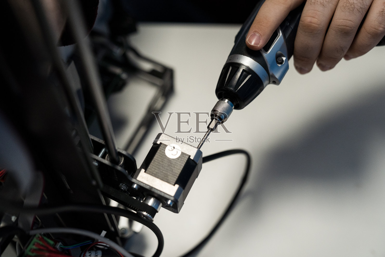 修理3D打印机照片摄影图片