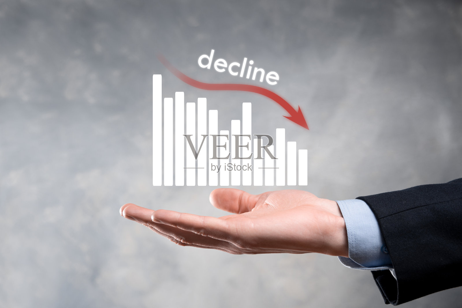 持有全息图和股票的商人。下降，下降，下降，下降。业务统计。事业、金钱、成功观念。回归,危机。商业和金融危机的概念照片摄影图片