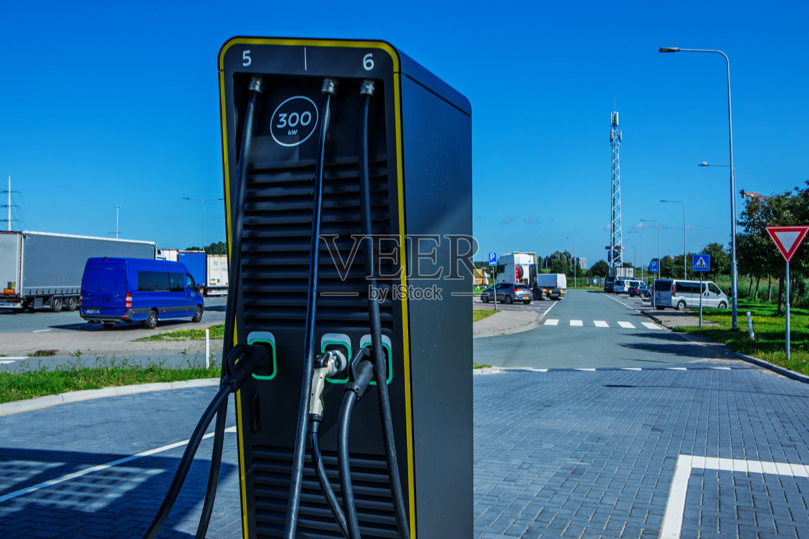 电动汽车充电站照片摄影图片