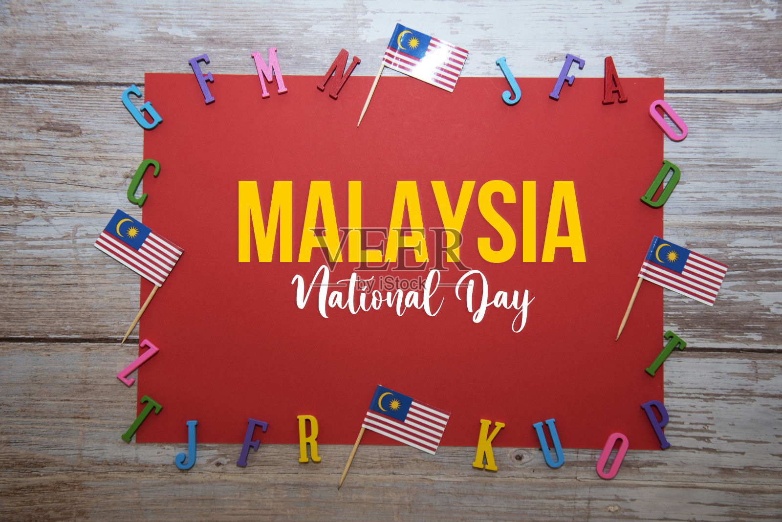 “马来西亚国庆”一词就平躺概念照片摄影图片