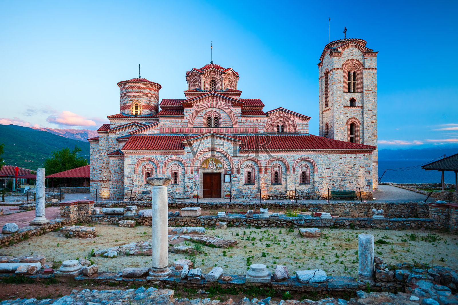 圣克莱门特，奥赫里德的潘特莱蒙教堂照片摄影图片