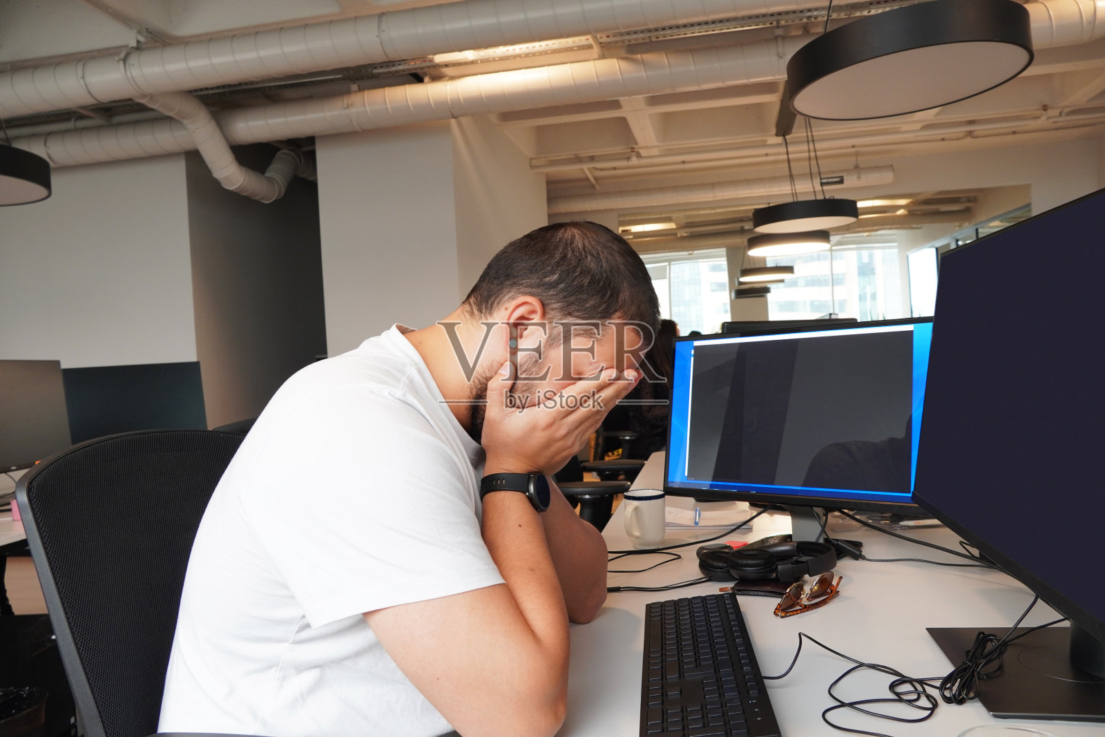 工作无聊的人照片摄影图片